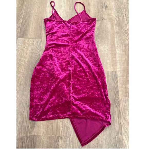 ReVamped fuchsia velvet mini dress with ruching, size M - Picture 7 of 9